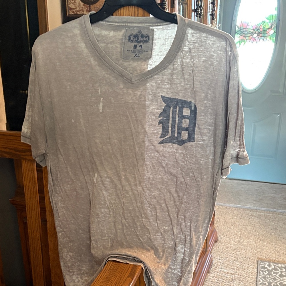 Red Jacket Men's Light Gray V-Neck Tee with Distressed 'D' Logo